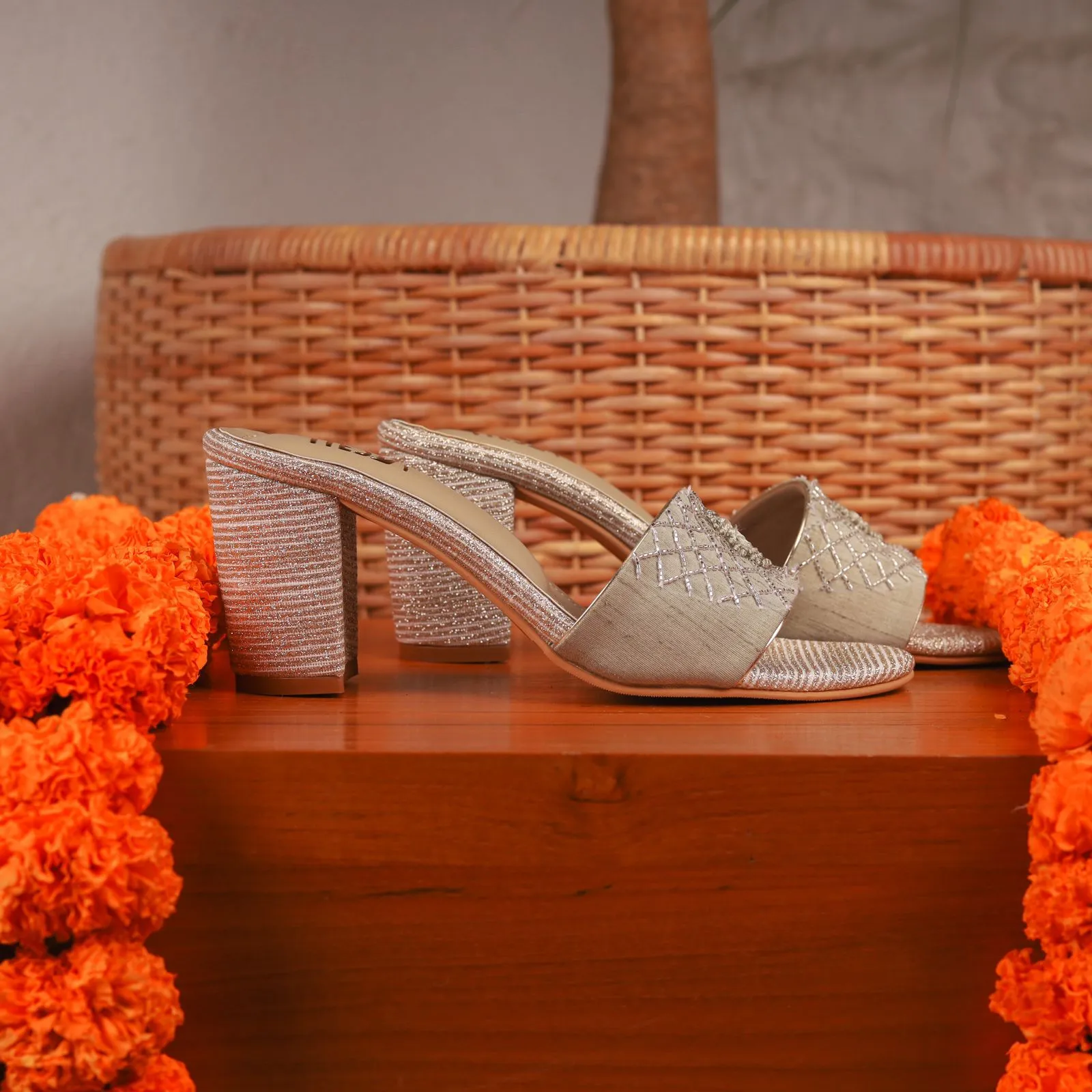 Vivah (gold green satin blocks sliders)